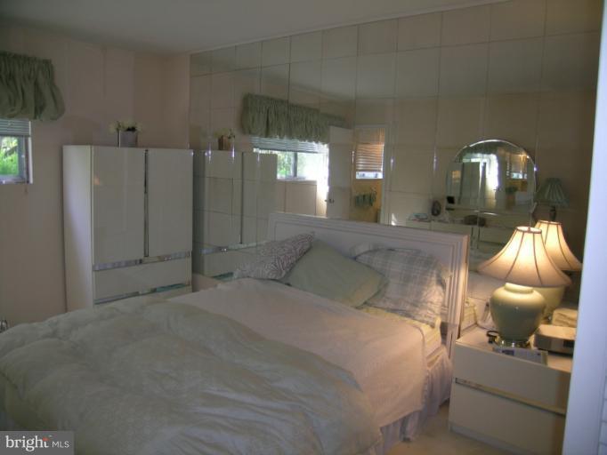 Bedroom (Master)