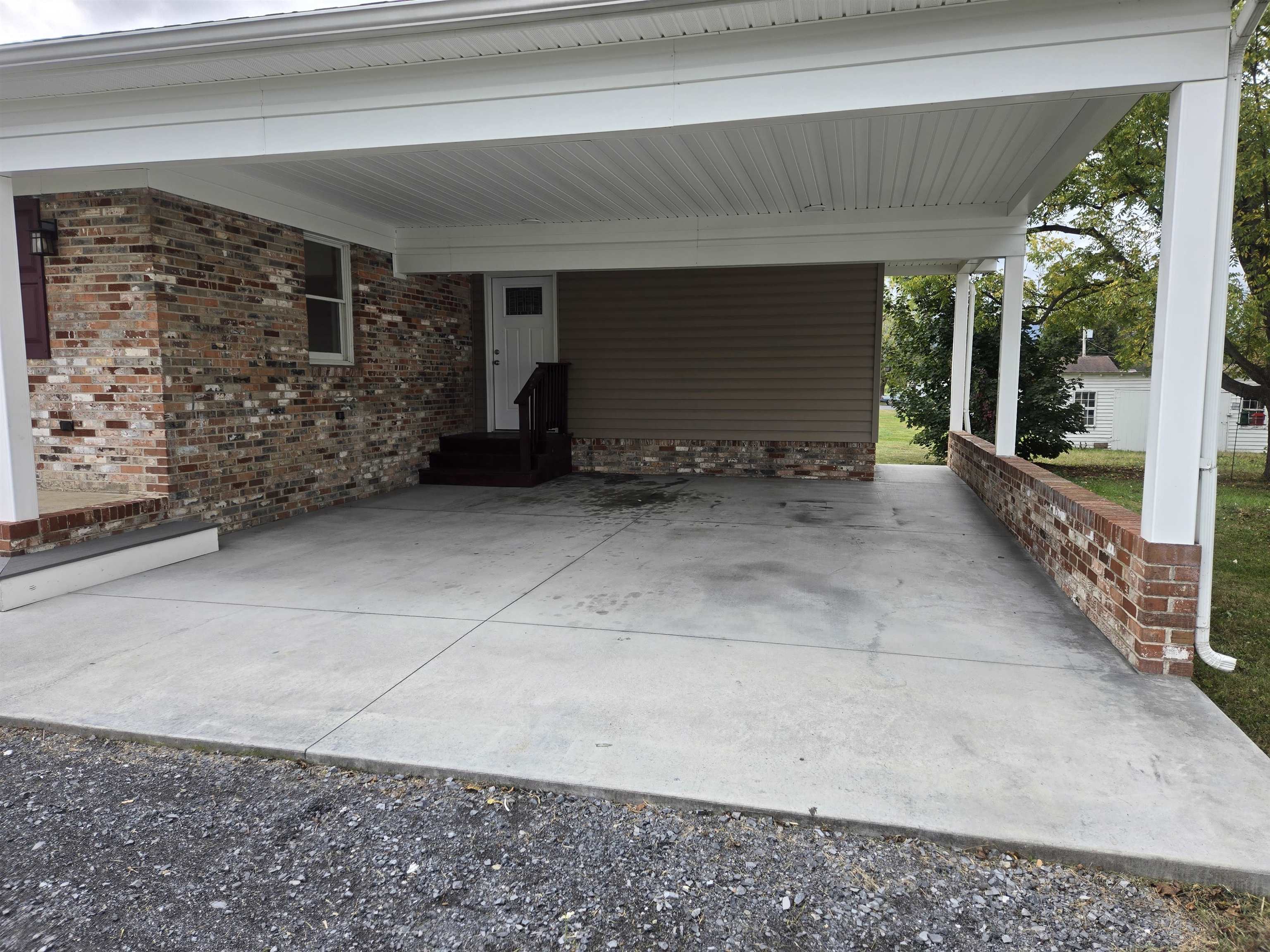 307 West Spring Avenue Elkton, VA 22827 - Photo 7 of 28