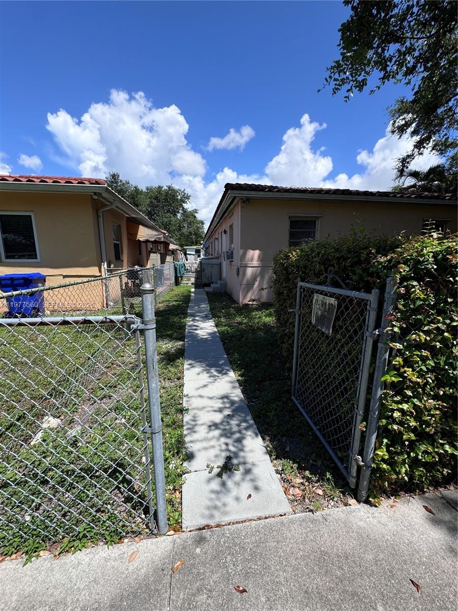2652 Southwest 23rd Avenue, Unit BACK Miami, FL 33133 - Photo 9 of 11