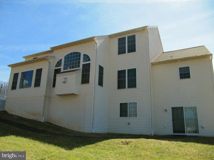 44 Hillview Road Morgantown, PA 19543 - Photo 2 of 25 Exterior Back