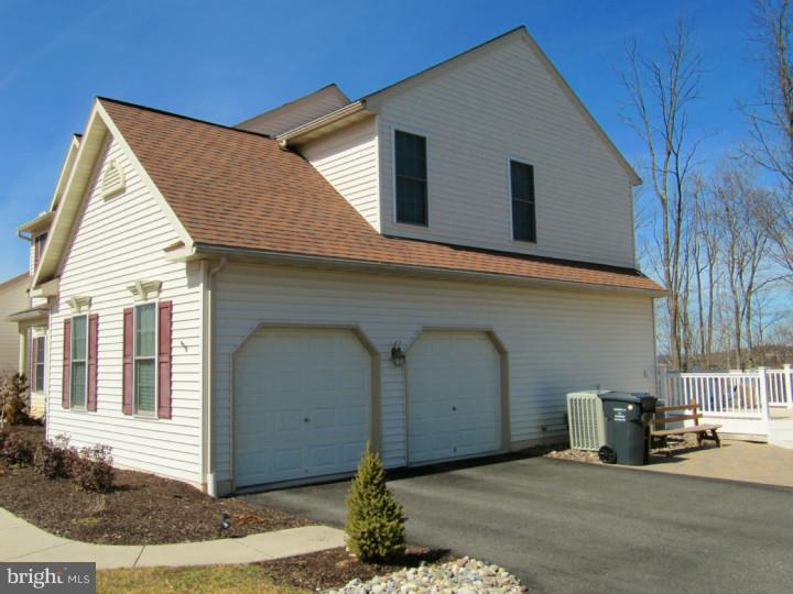 44 Hillview Road Morgantown, PA 19543 - Photo 5 of 25 Garage