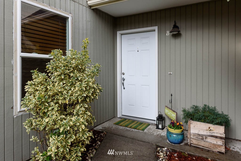 8400 25th Avenue Southwest, Unit B Seattle, WA 98106 - Photo 2 of 17