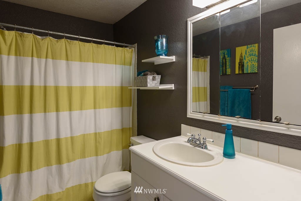 8400 25th Avenue Southwest, Unit B Seattle, WA 98106 - Photo 15 of 17