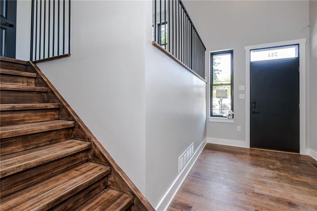 734 Middle Street Pittsburgh, PA 15212 - Photo 3 of 25