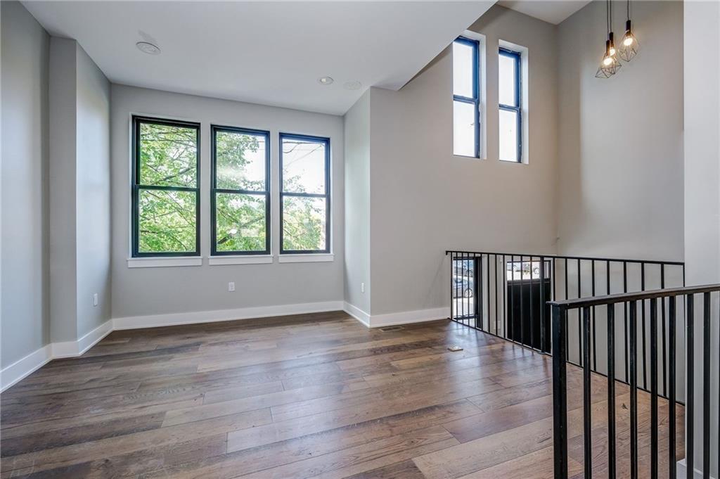 734 Middle Street Pittsburgh, PA 15212 - Photo 4 of 25