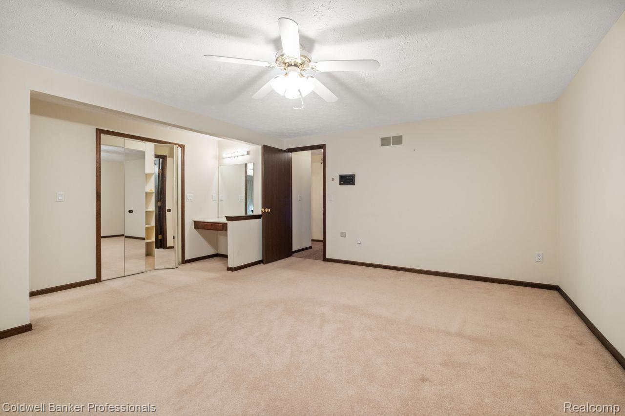 12520 Clyde Road Fenton, MI 48430 - Photo 14 of 36 Gallery Image 14