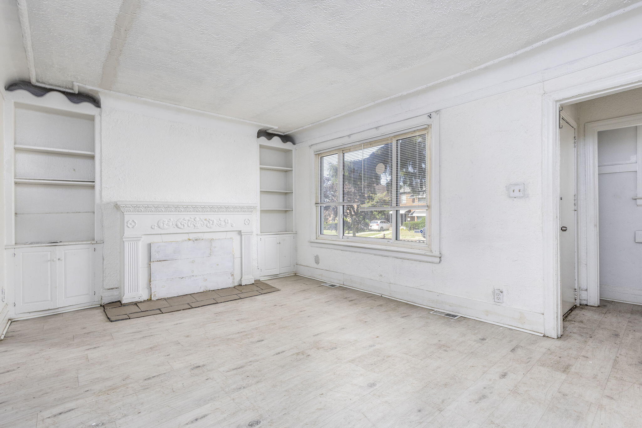 17328 Indiana Street, Unit 2 Detroit, MI 48221 - Photo 6 of 21 6-web-or-mls-Indiana_17328 - Living Room