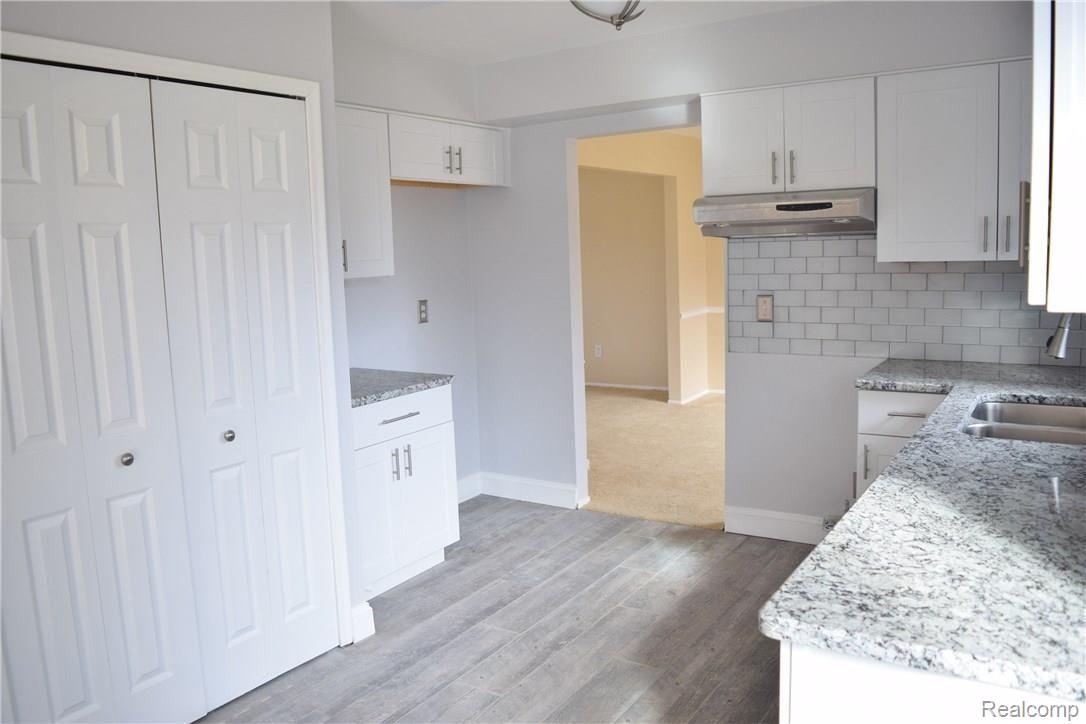 27900 Lahser Road Southfield, MI 48076 - Photo 20 of 55 DSC_1124.JPG