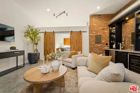 $1,399,000 | 630 Rose Avenue, Unit 5, Venice, CA 90291