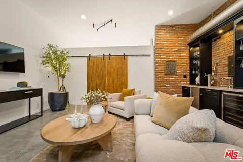 $1,399,000 | 630 Rose Avenue, Unit 5, Venice, CA 90291