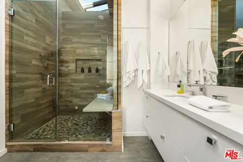 $1,399,000 | 630 Rose Avenue, Unit 5, Venice, CA 90291