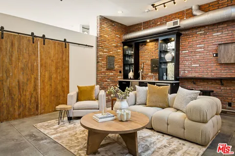 $1,399,000 | 630 Rose Avenue, Unit 5, Venice, CA 90291