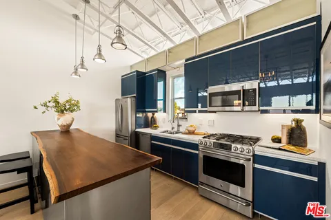 $1,399,000 | 630 Rose Avenue, Unit 5, Venice, CA 90291