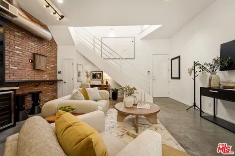 $1,399,000 | 630 Rose Avenue, Unit 5, Venice, CA 90291
