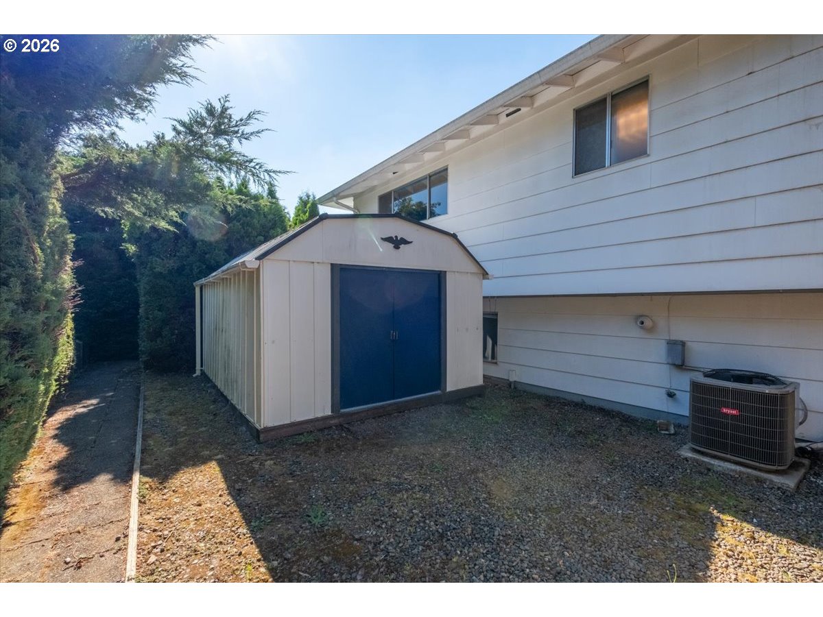 895 Northwest 3rd Street Gresham, OR 97030 - Photo 33 of 41