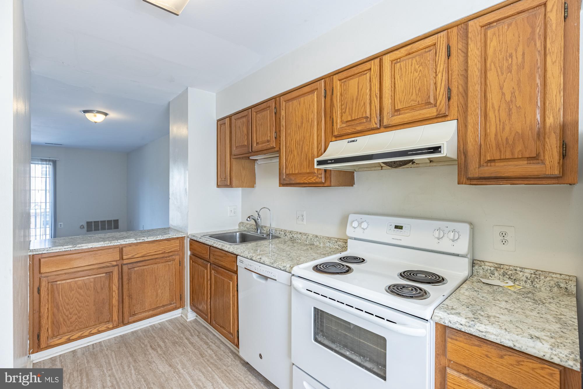 929 South Rolfe Street, Unit 2 Arlington, VA 22204 - Photo 7 of 25
