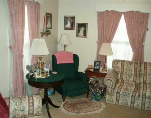 269 Baldwin Avenue Sharon, PA 16146 - Photo 4 of 4 Living Room.