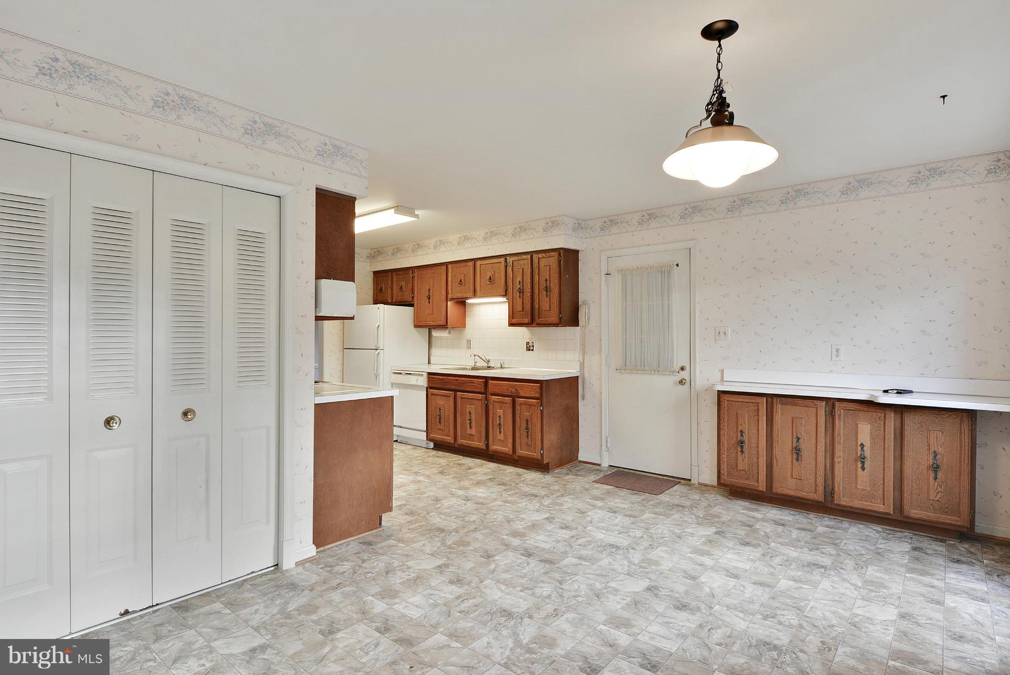 213 Hermleigh Road Silver Spring, MD 20902 - Photo 11 of 30 Breakfast Area