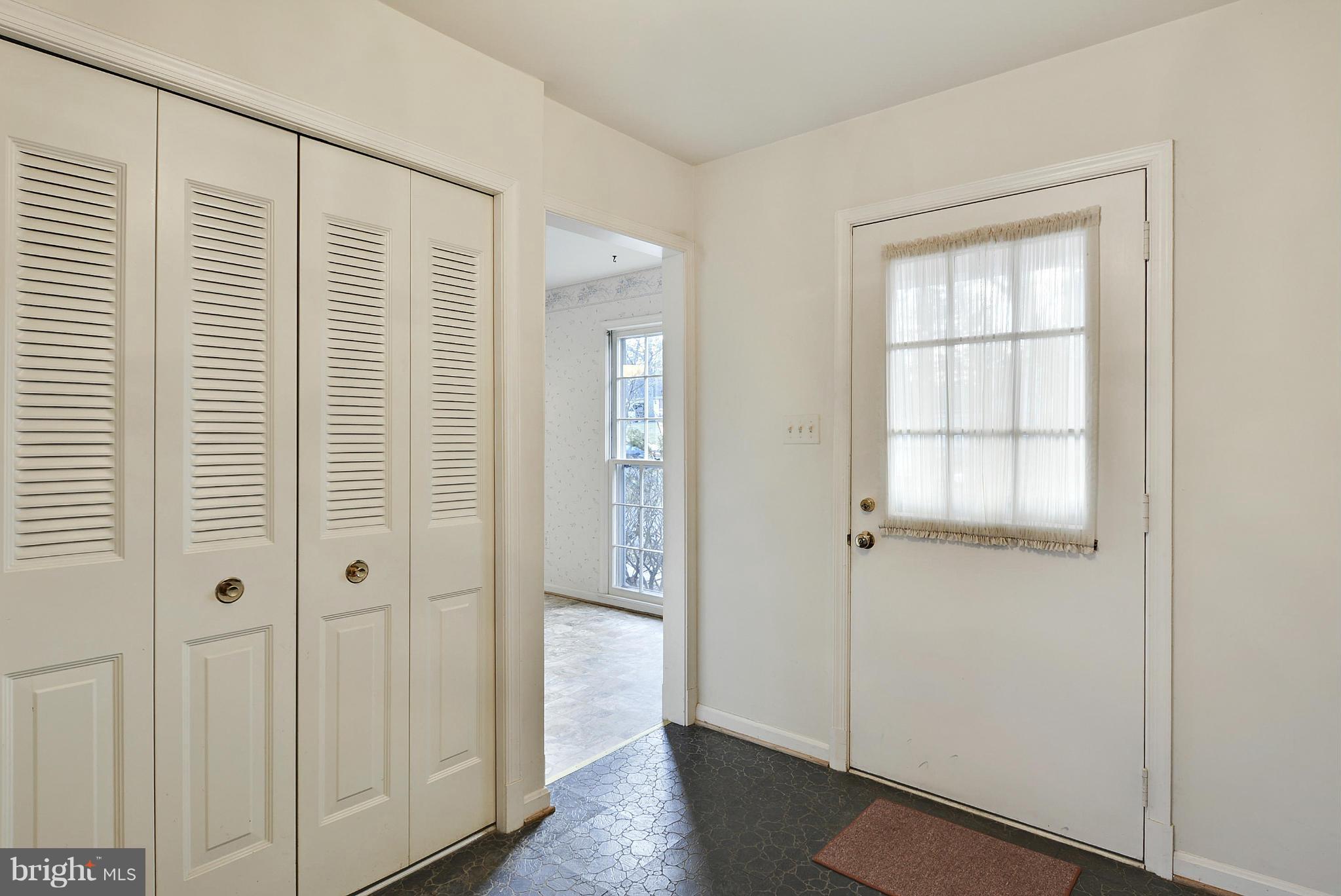 213 Hermleigh Road Silver Spring, MD 20902 - Photo 3 of 30 Entry Foyer