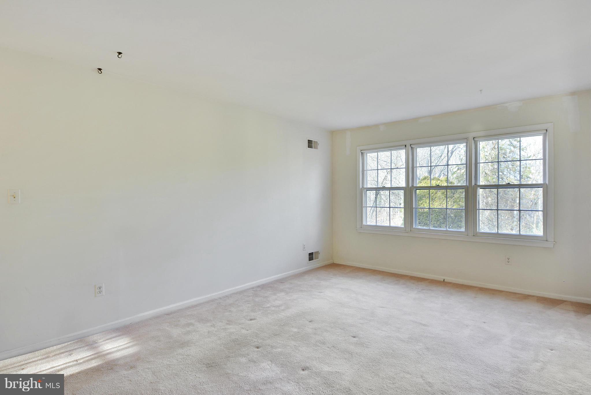 213 Hermleigh Road Silver Spring, MD 20902 - Photo 5 of 30 Living Room