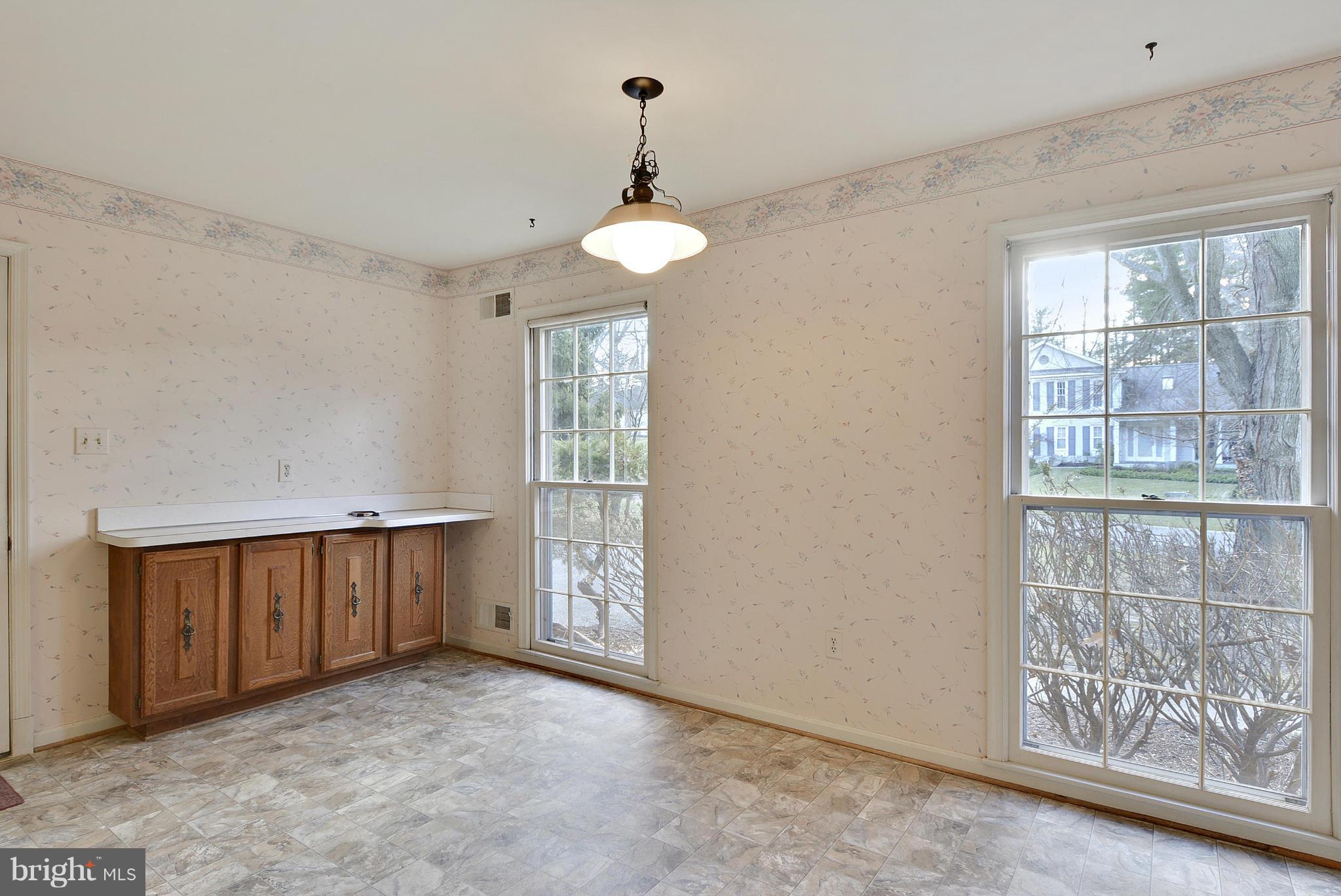 213 Hermleigh Road Silver Spring, MD 20902 - Photo 10 of 30 Breakfast Area