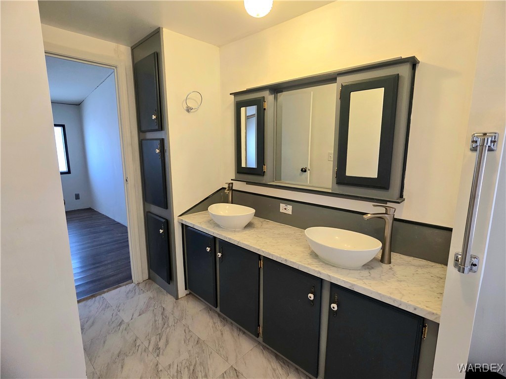 3000 West Carmichael Road Golden Valley, AZ 86413 - Photo 24 of 62 Master Bathroom