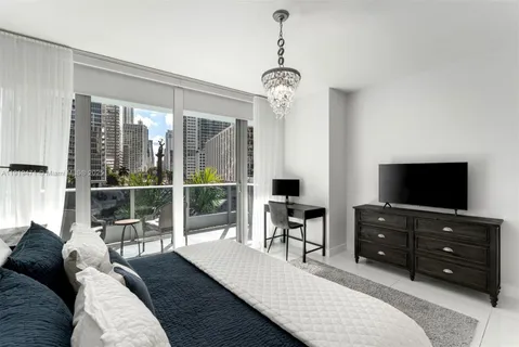 $1,125,000 | 200 Biscayne Blvd Way, Unit 303, Miami, FL 33131