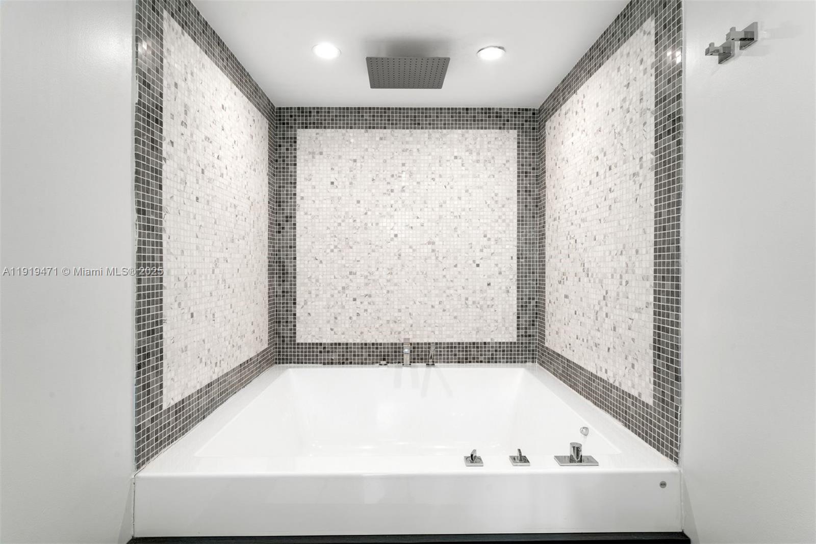 200 Biscayne Blvd Way, Unit 303 Miami, FL 33131 - Photo 14 of 24