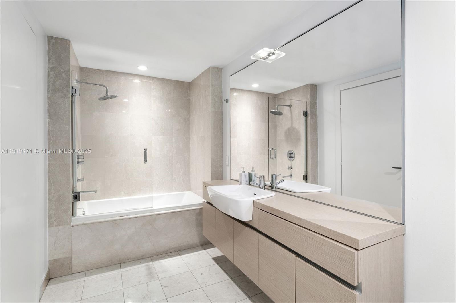 200 Biscayne Blvd Way, Unit 303 Miami, FL 33131 - Photo 17 of 24