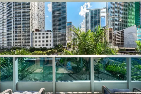 $1,125,000 | 200 Biscayne Blvd Way, Unit 303, Miami, FL 33131