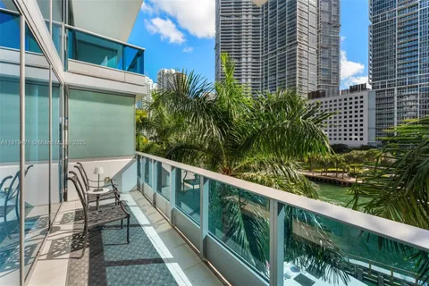 $1,125,000 | 200 Biscayne Blvd Way, Unit 303, Miami, FL 33131