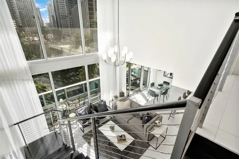 $1,125,000 | 200 Biscayne Blvd Way, Unit 303, Miami, FL 33131