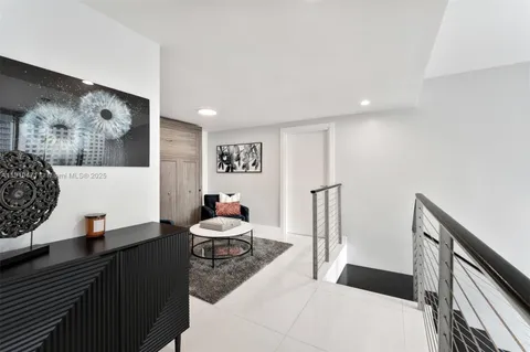 $1,125,000 | 200 Biscayne Blvd Way, Unit 303, Miami, FL 33131