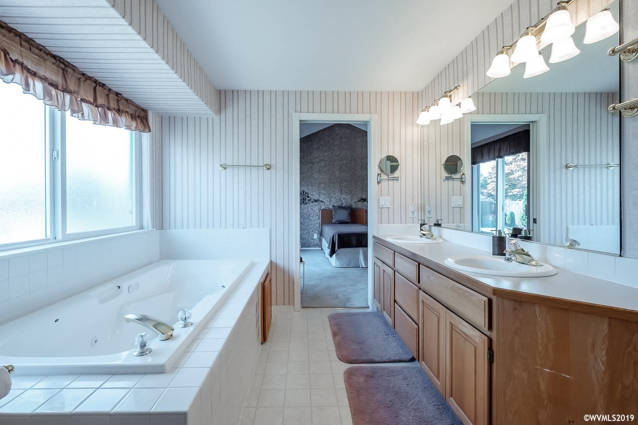 2523 Del Rio Court Southeast Albany, OR 97322 - Photo 21 of 29 Gallery Image 21
