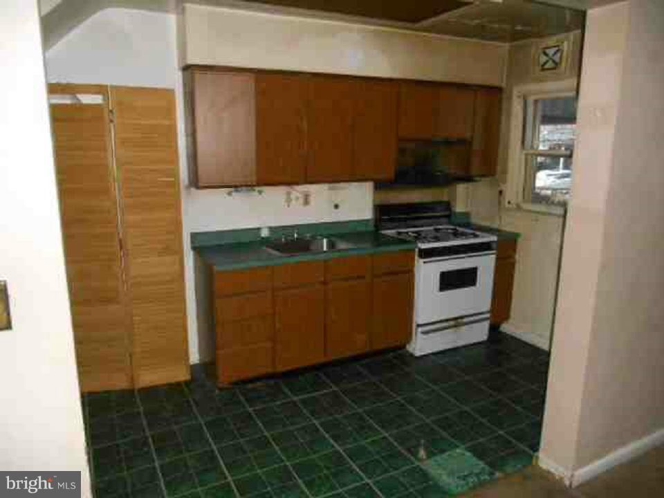 2223 Southorn Road Baltimore, MD 21220 - Photo 4 of 14 Kitchen