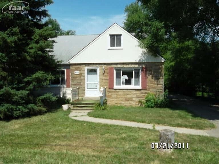900 West Silver Lake Road Fenton, MI 48430 - Photo 1 of 7 20144536.JPG