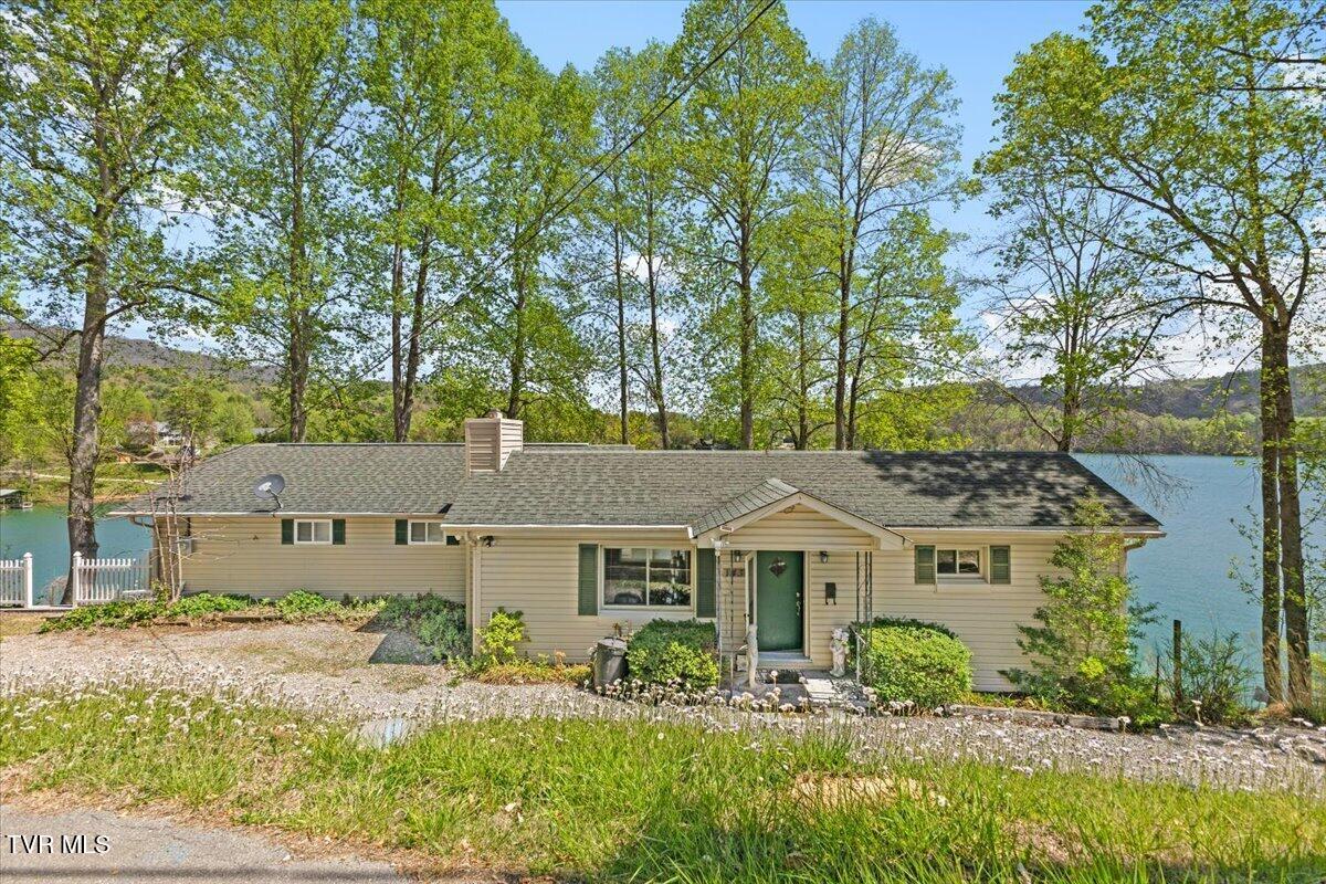 143 Lakeside Drive Butler, TN 37640 - Photo 3 of 70 48-128A3049