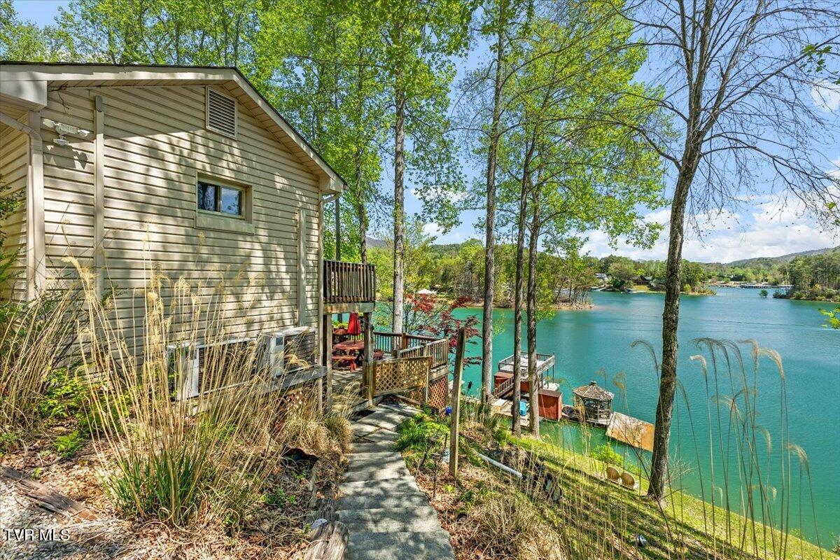 143 Lakeside Drive Butler, TN 37640 - Photo 6 of 70 27-128A3098