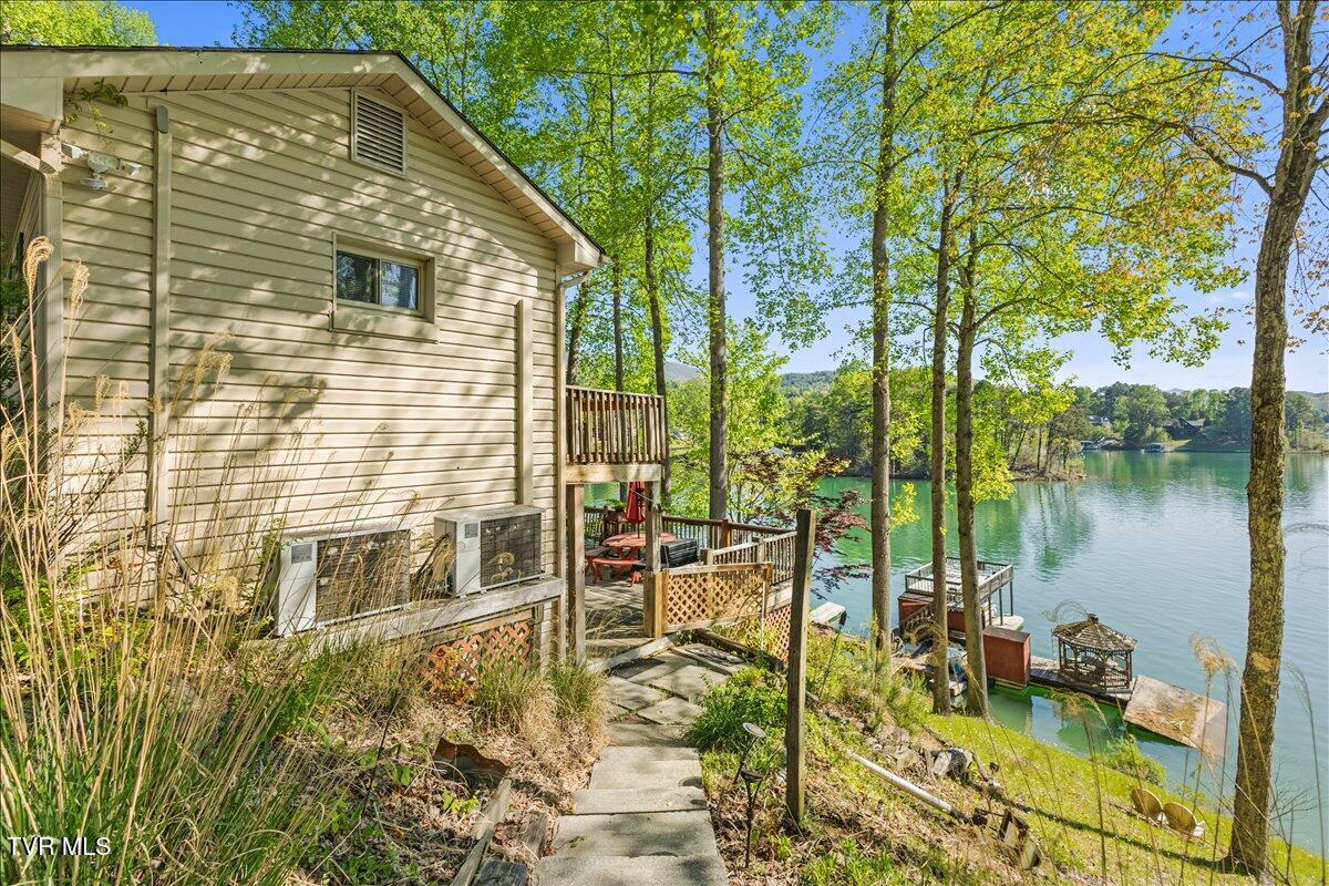 143 Lakeside Drive Butler, TN 37640 - Photo 7 of 70 10-128A4959