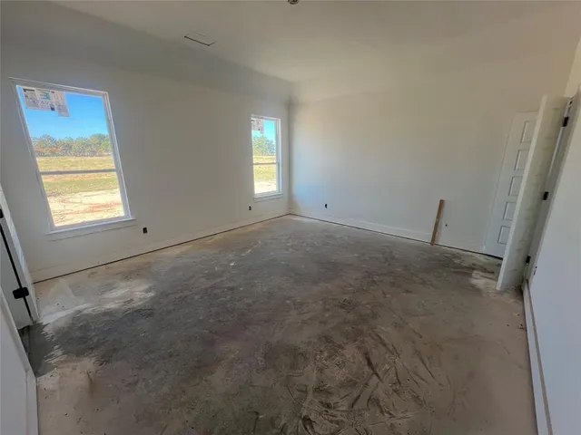 a view of empty room with window
