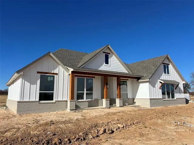 $469,900 | 113 Cattleman Drive, Poolville, TX 76487
