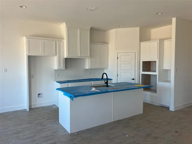 $469,900 | 113 Cattleman Drive, Poolville, TX 76487