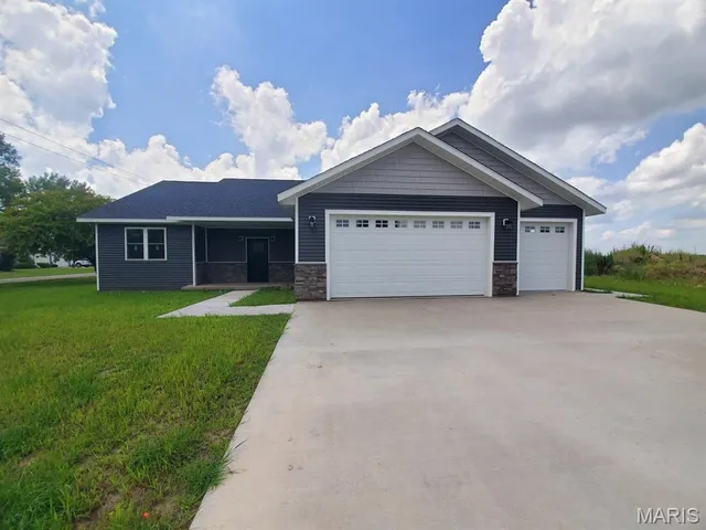 $379,000 | 410 North Sheldon Avenue, Kahoka, MO 63445