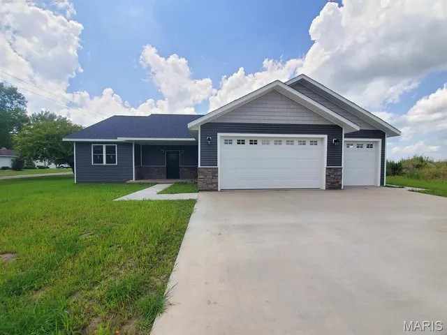 $379,000 | 410 North Sheldon Avenue, Kahoka, MO 63445