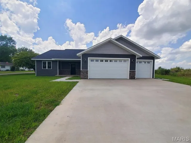 $379,000 | 410 North Sheldon Avenue, Kahoka, MO 63445