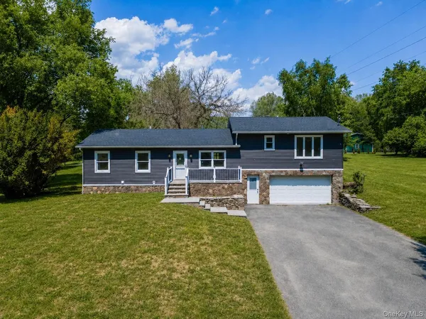 $574,999 | 52 Rudolph Road, Modena, NY 12548