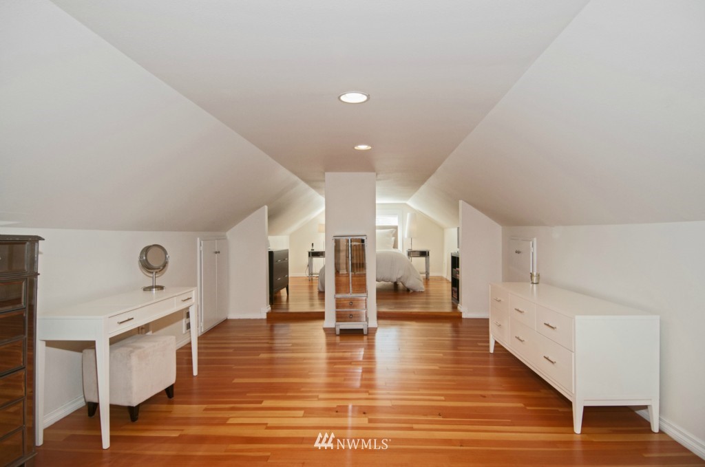 1108 North 46th Street Seattle, WA 98103 - Photo 12 of 20 Gallery Image 12