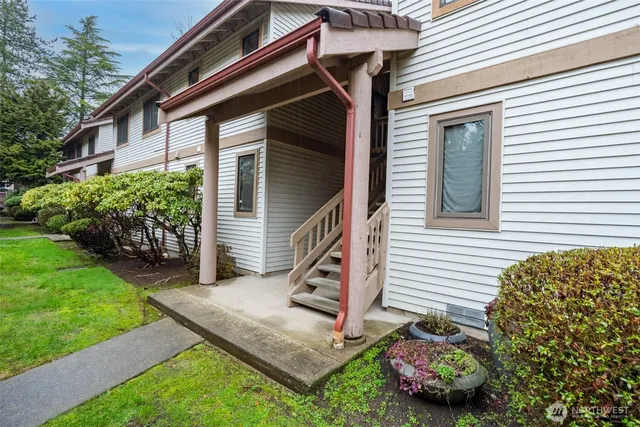 $315,000 | 17306 119th Lane Southeast, Unit M11, Renton, WA 98058