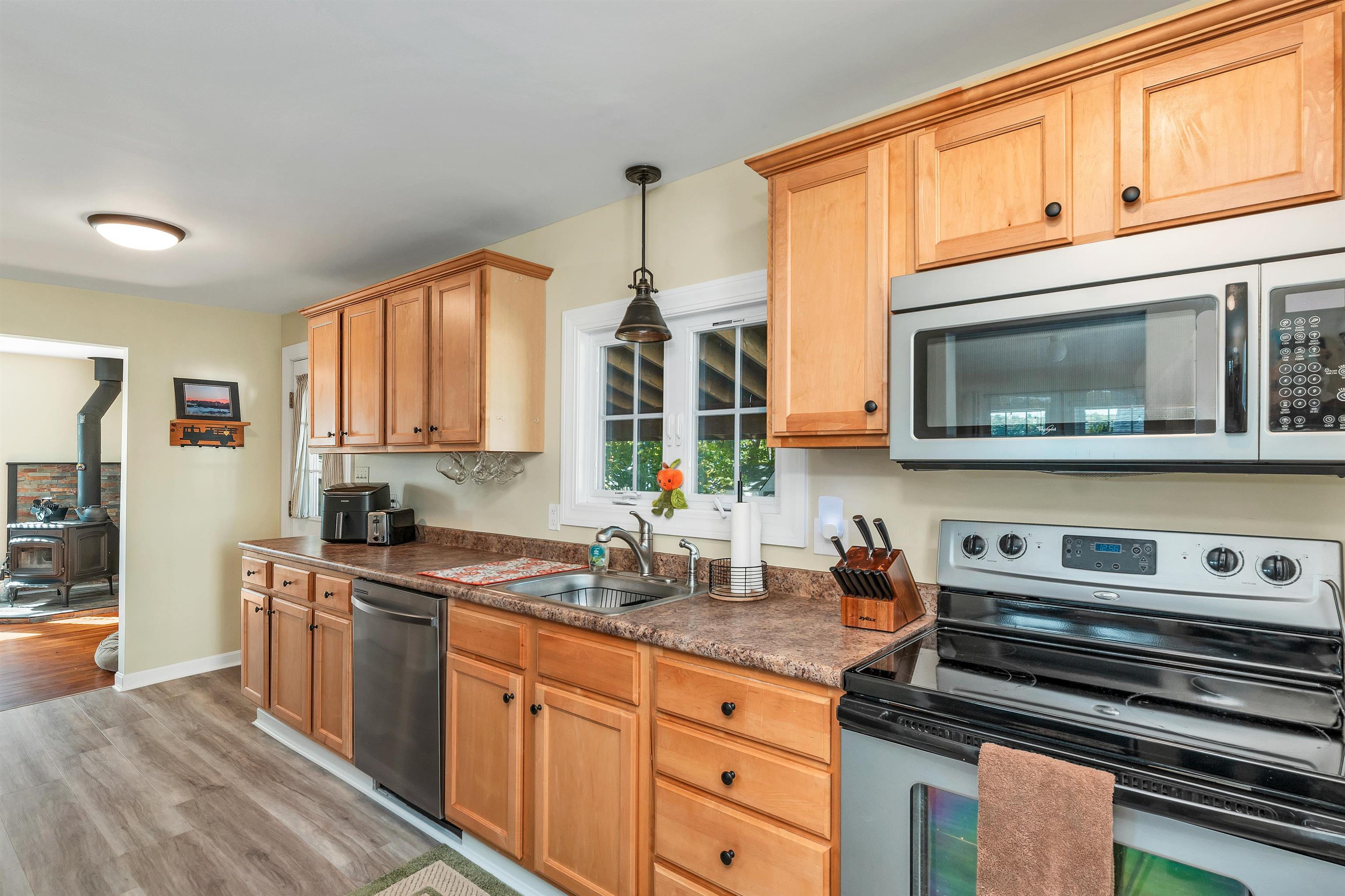 82 Bay Street Wolfeboro, NH 03894 - Photo 11 of 31