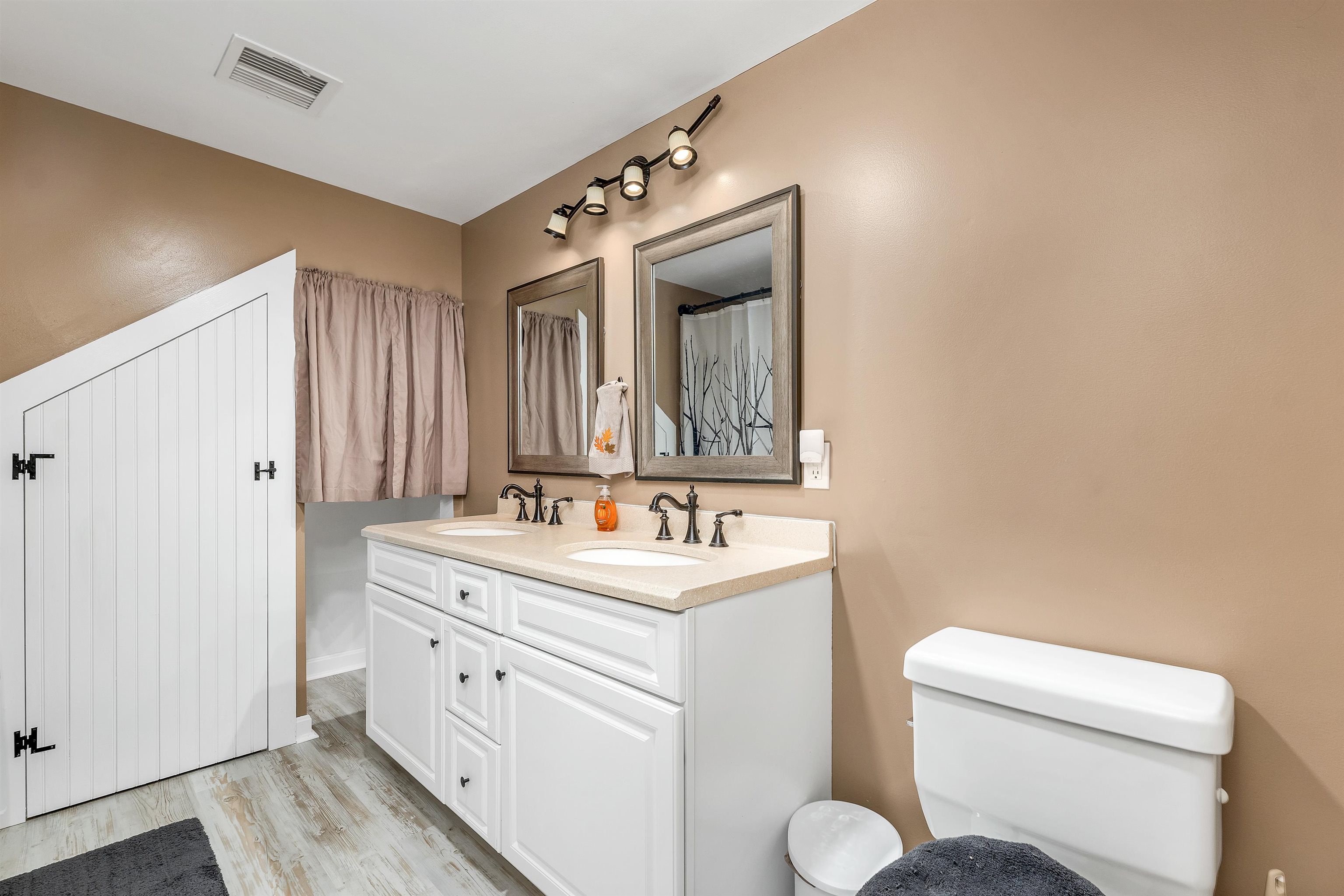 82 Bay Street Wolfeboro, NH 03894 - Photo 20 of 31